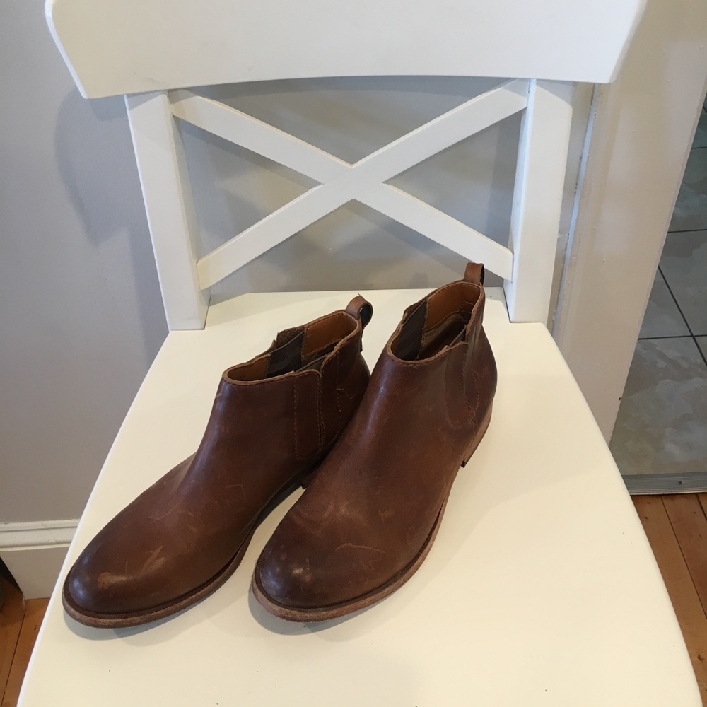 Super cute Kork Ease booties